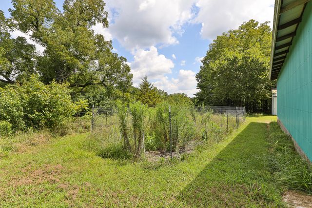 9079 E Division Street, Strafford, MO 65757