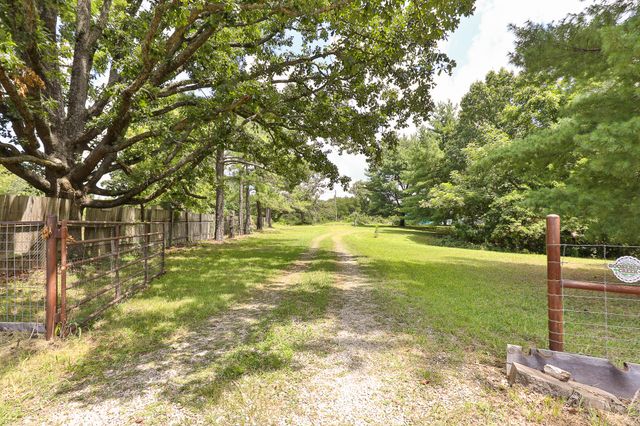 9079 E Division Street, Strafford, MO 65757