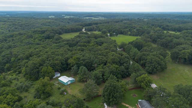 9079 E Division Street, Strafford, MO 65757