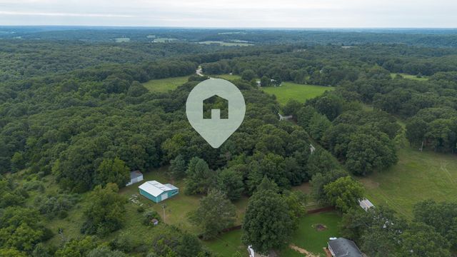 9079 E Division Street, Strafford, MO 65757