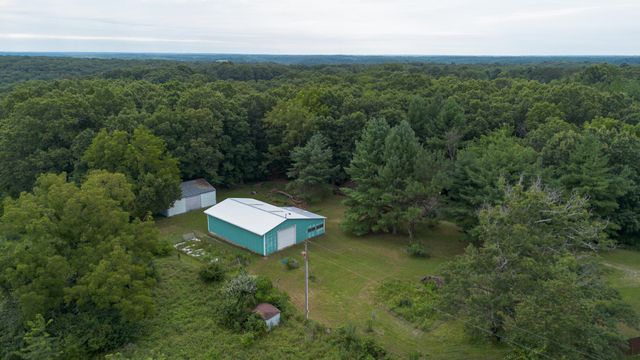 9079 E Division Street, Strafford, MO 65757