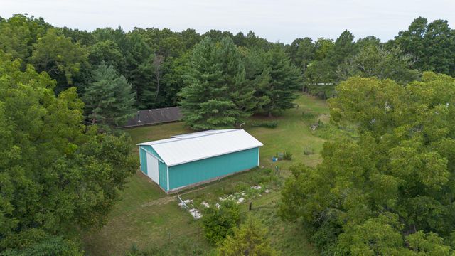 9079 E Division Street, Strafford, MO 65757