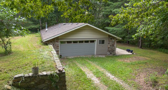 9079 E Division Street, Strafford, MO 65757