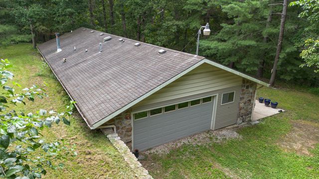 9079 E Division Street, Strafford, MO 65757