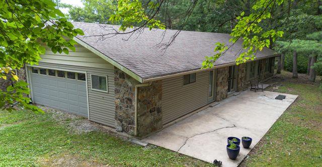 9079 E Division Street, Strafford, MO 65757