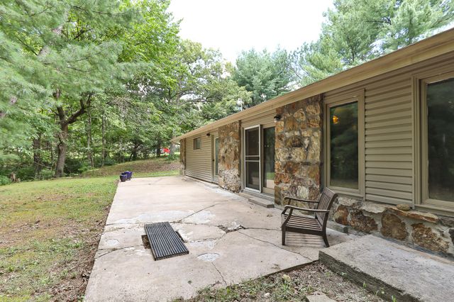 9079 E Division Street, Strafford, MO 65757