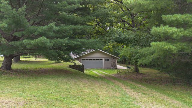 9079 E Division Street, Strafford, MO 65757