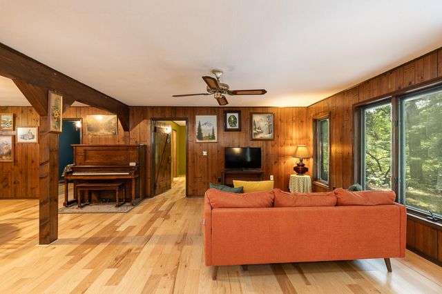 9079 E Division Street, Strafford, MO 65757