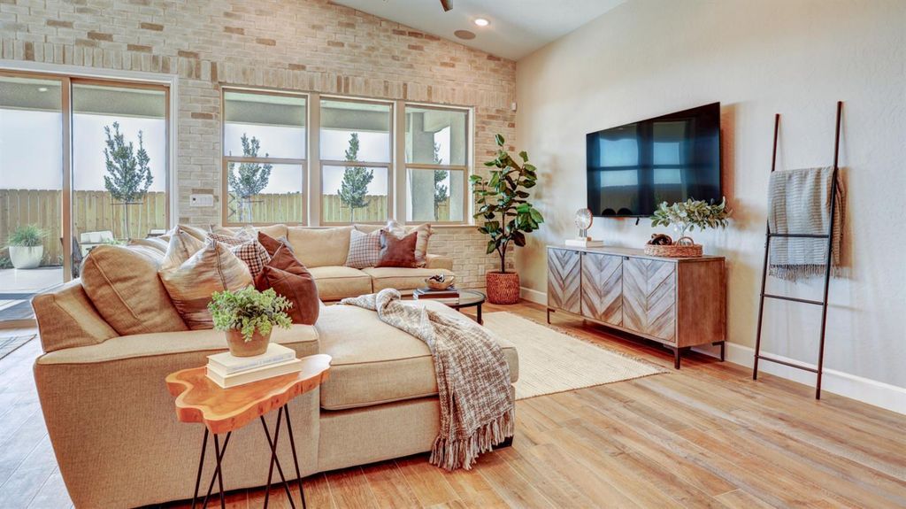 Image 12 of property listing at 1124 Sophie Drive W, Madera, CA 93636