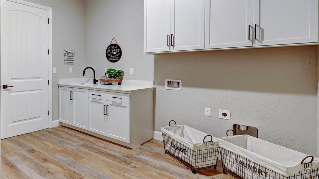 Image 24 of property listing at 1124 Sophie Drive W, Madera, CA 93636