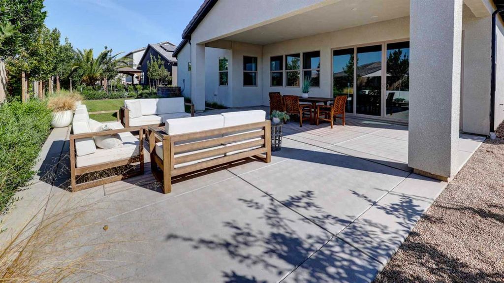 Image 28 of property listing at 1124 Sophie Drive W, Madera, CA 93636