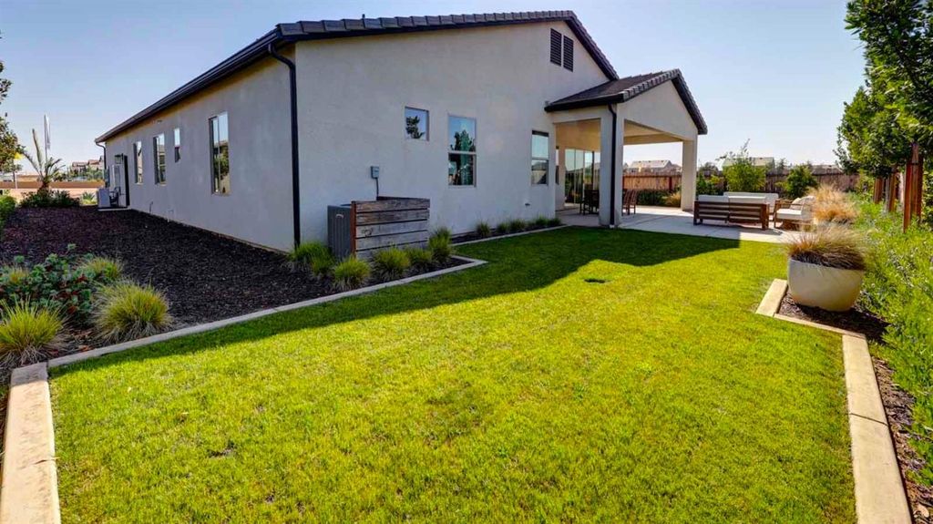 Image 29 of property listing at 1124 Sophie Drive W, Madera, CA 93636
