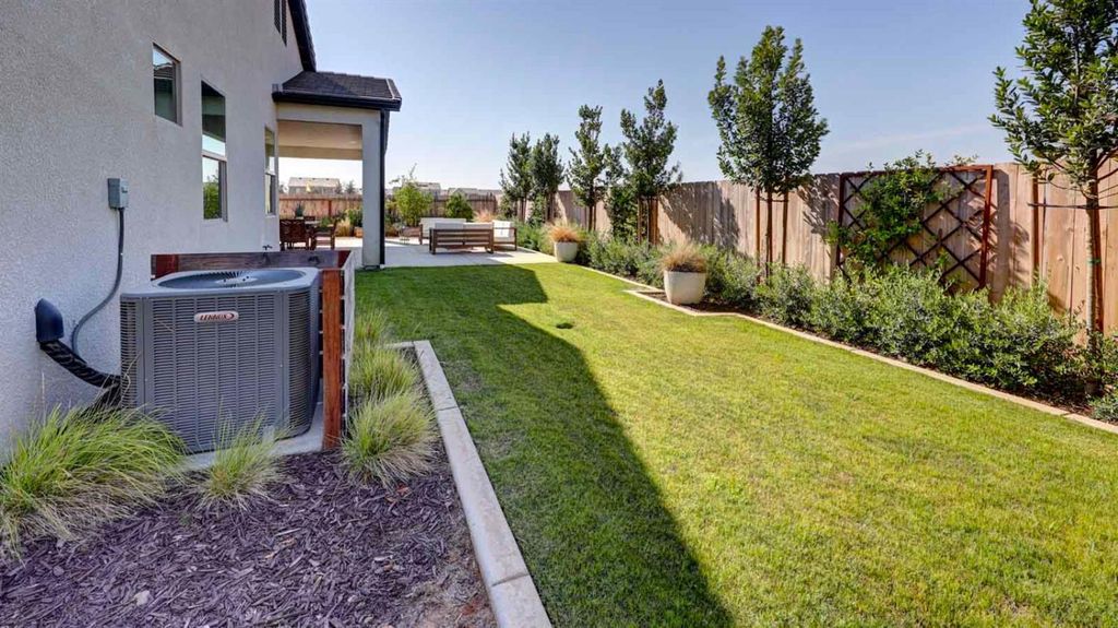 Image 30 of property listing at 1124 Sophie Drive W, Madera, CA 93636