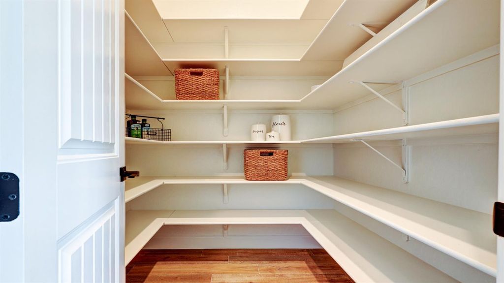 Image 6 of property listing at 1124 Sophie Drive W, Madera, CA 93636