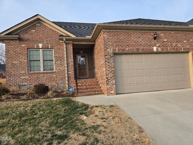 933 Arrowhead Court, Mebane, NC 27302