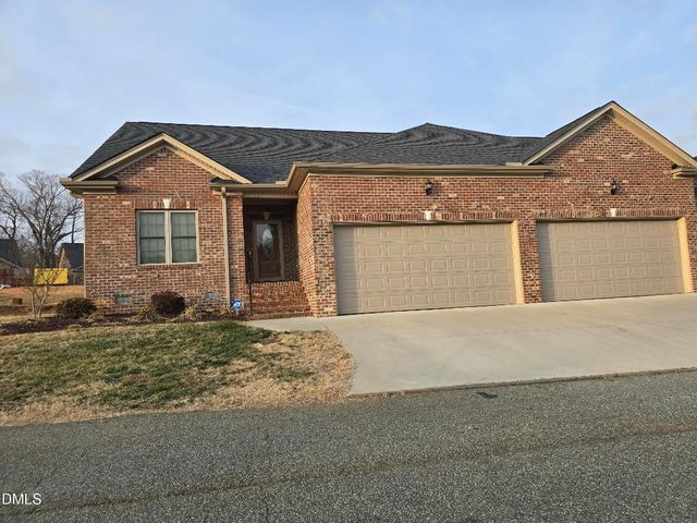 933 Arrowhead Court, Mebane, NC 27302