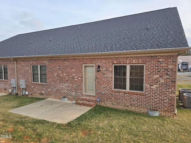 933 Arrowhead Court, Mebane, NC 27302