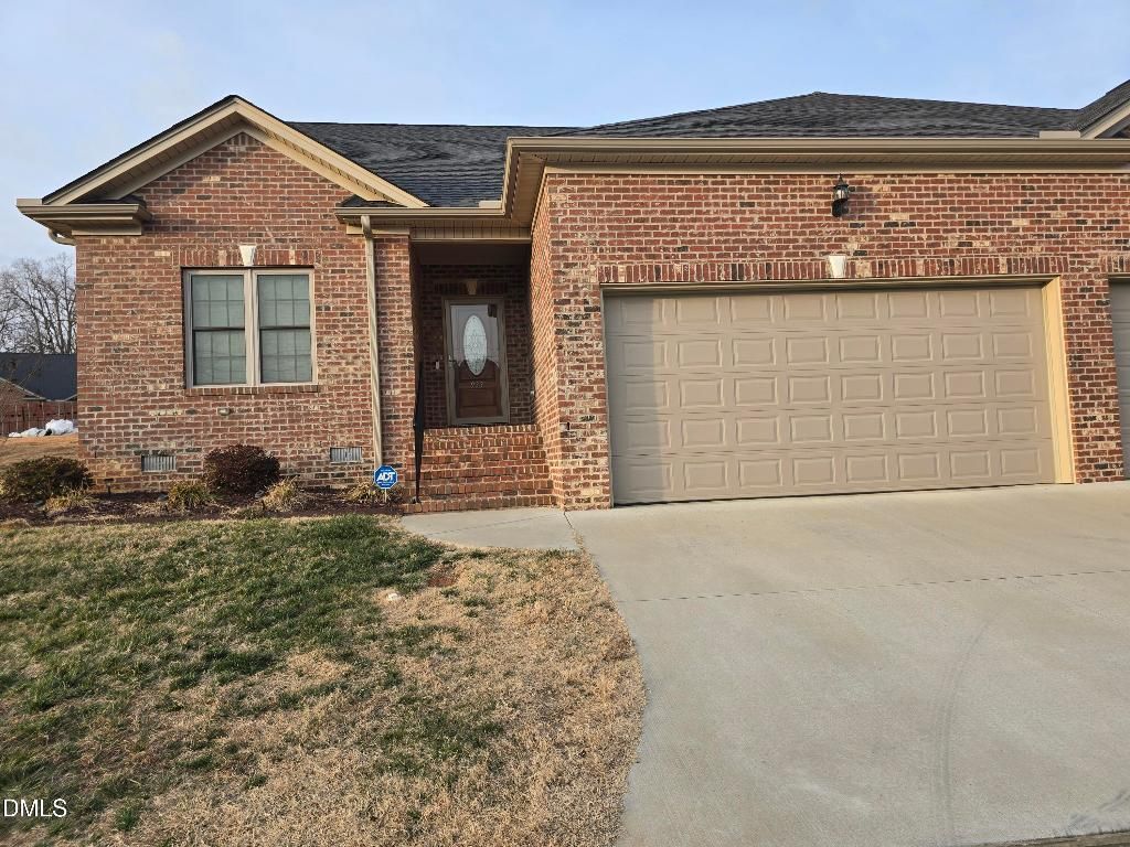 933 Arrowhead Court, Mebane, NC 27302