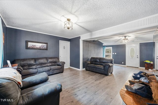 431 Strong Hollow Lane, Fort Blackmore, VA 24250
