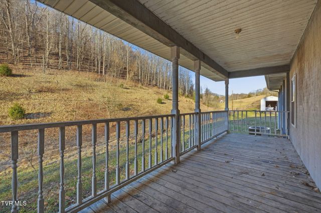 431 Strong Hollow Lane, Fort Blackmore, VA 24250