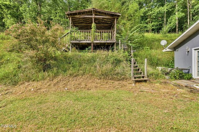 431 Strong Hollow Lane, Fort Blackmore, VA 24250