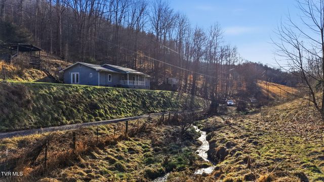 431 Strong Hollow Lane, Fort Blackmore, VA 24250