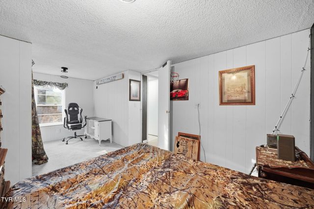431 Strong Hollow Lane, Fort Blackmore, VA 24250