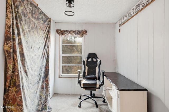 431 Strong Hollow Lane, Fort Blackmore, VA 24250