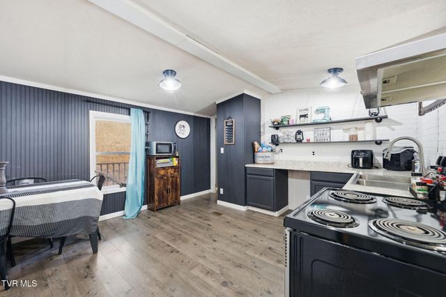 431 Strong Hollow Lane, Fort Blackmore, VA 24250