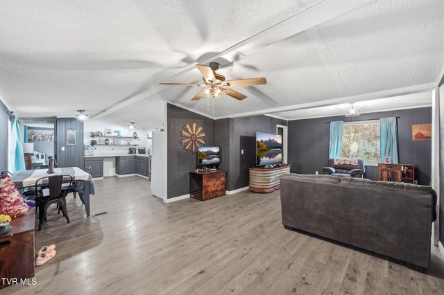 431 Strong Hollow Lane, Fort Blackmore, VA 24250