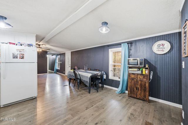 431 Strong Hollow Lane, Fort Blackmore, VA 24250