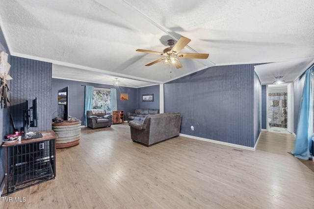 431 Strong Hollow Lane, Fort Blackmore, VA 24250