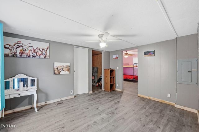 431 Strong Hollow Lane, Fort Blackmore, VA 24250