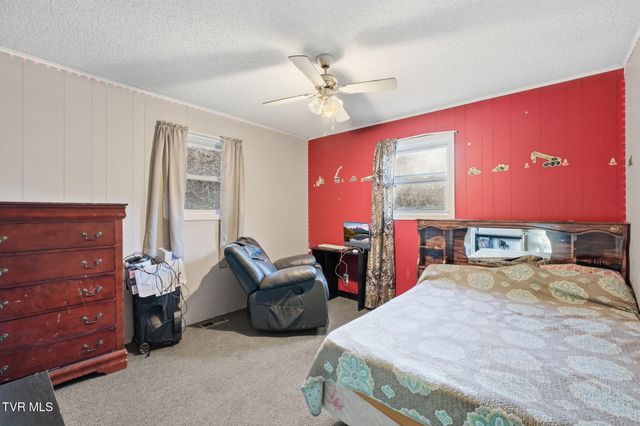 431 Strong Hollow Lane, Fort Blackmore, VA 24250