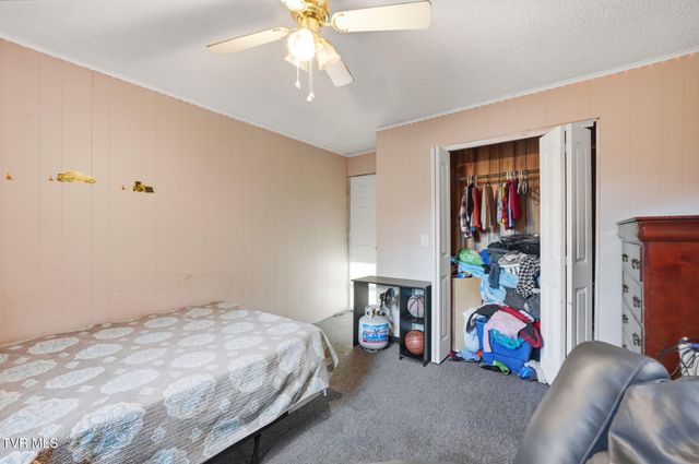 431 Strong Hollow Lane, Fort Blackmore, VA 24250