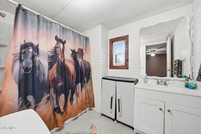 431 Strong Hollow Lane, Fort Blackmore, VA 24250