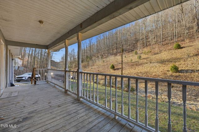 431 Strong Hollow Lane, Fort Blackmore, VA 24250