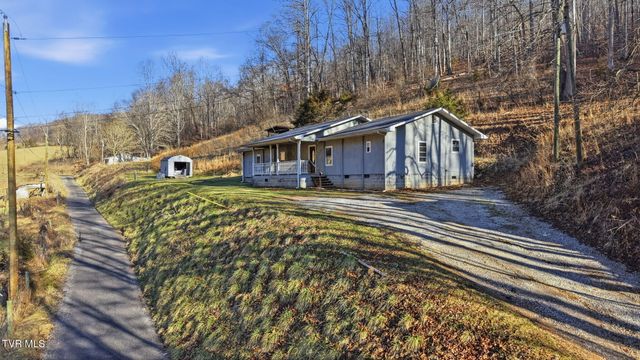 431 Strong Hollow Lane, Fort Blackmore, VA 24250