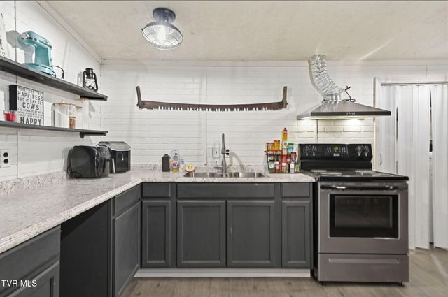 431 Strong Hollow Lane, Fort Blackmore, VA 24250