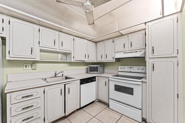 1400 Saint Charles Place 616, Pembroke Pines, FL 33026
