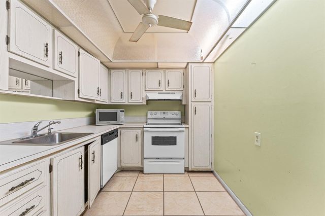 1400 Saint Charles Place 616, Pembroke Pines, FL 33026