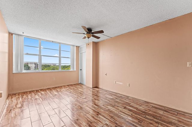 1400 Saint Charles Place 616, Pembroke Pines, FL 33026