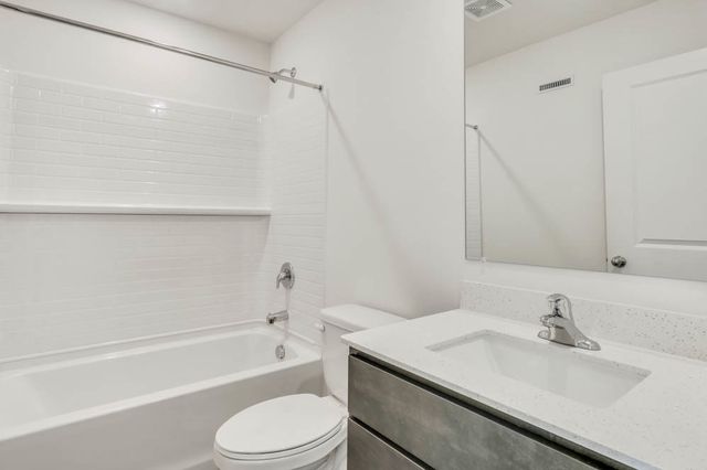 433 Lakeshore Court, St. Charles, IL 60174