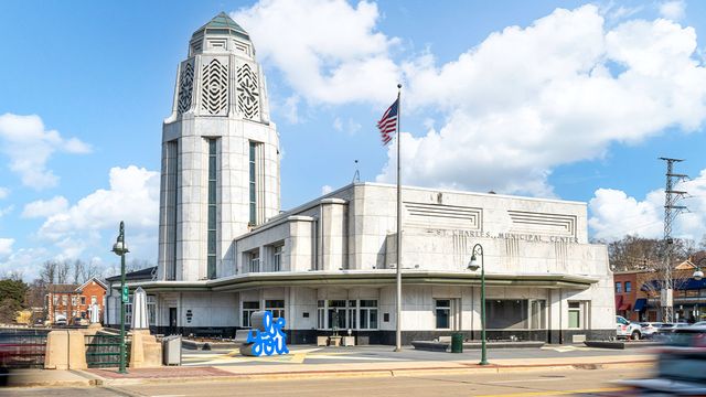 433 Lakeshore Court, St. Charles, IL 60174