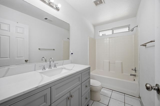 1949 N Court Street, Visalia, CA 93291