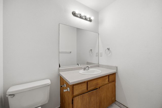 1949 N Court Street, Visalia, CA 93291