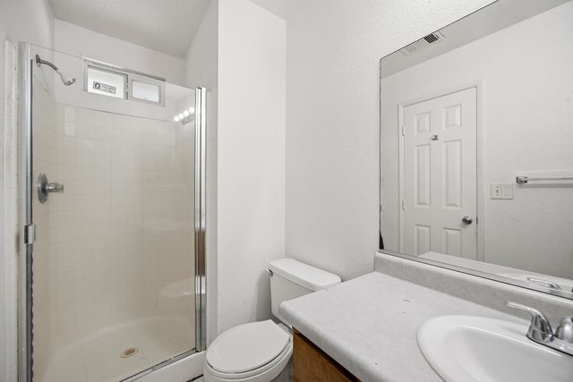 1949 N Court Street, Visalia, CA 93291