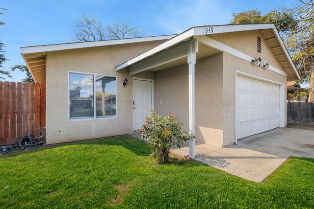 1949 N Court Street, Visalia, CA 93291