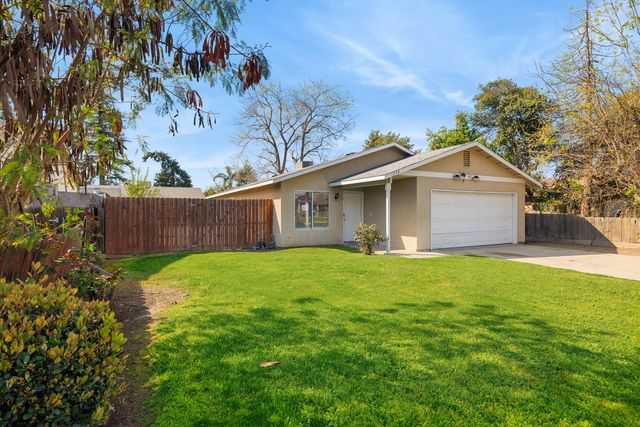 1949 N Court Street, Visalia, CA 93291