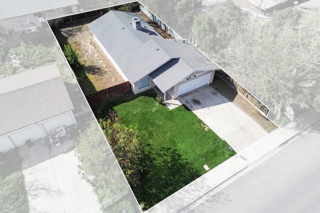 1949 N Court Street, Visalia, CA 93291